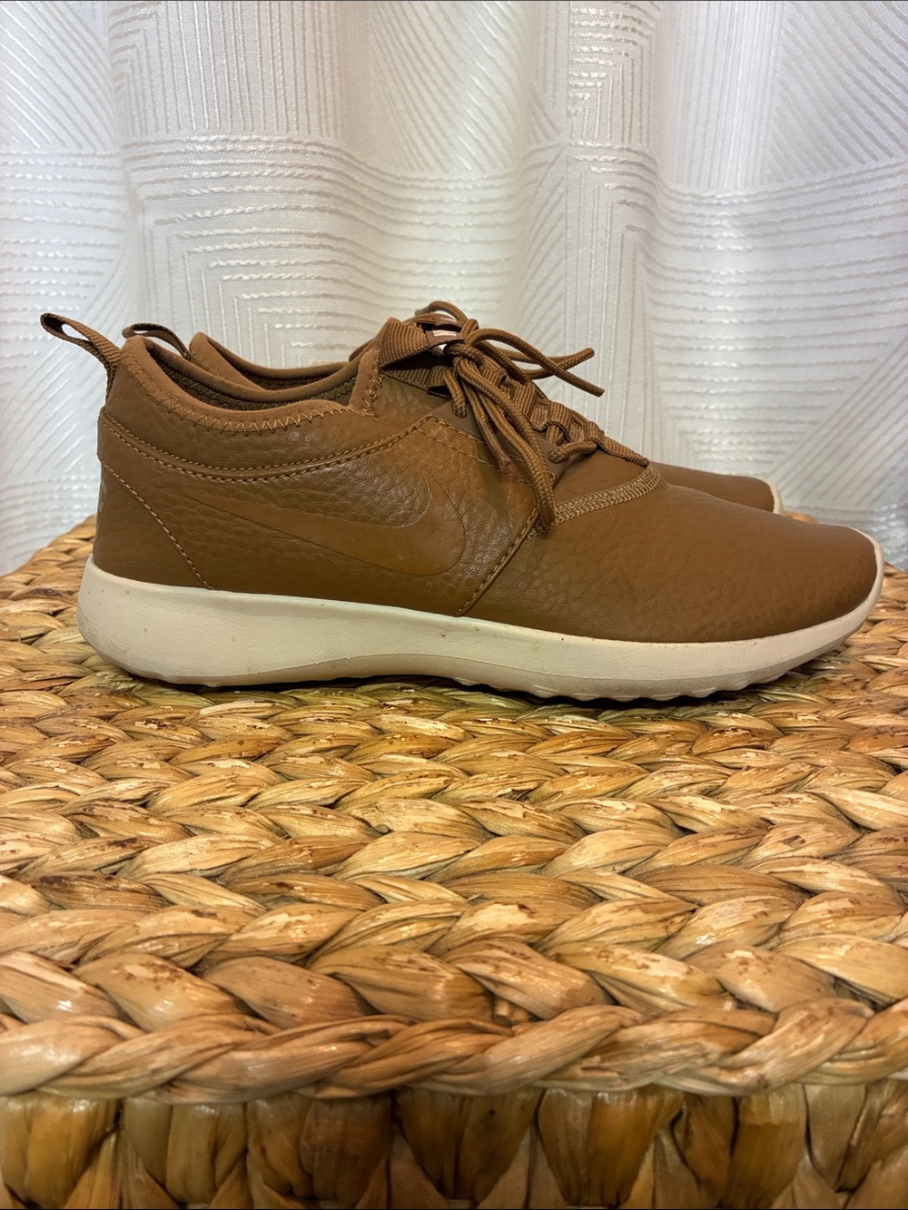 Nike Women’s Juvenate Premium Sneakers Tan Sz 7.5
